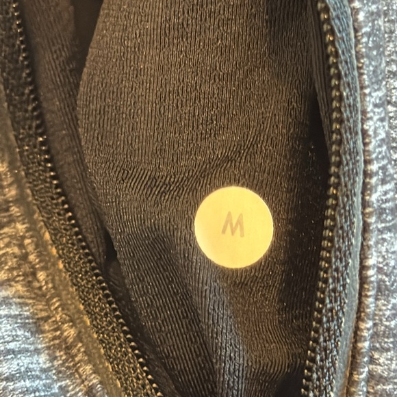 Lululemon Heathered Black 1/2 Zip Pullover Sweatshirt Zippered Pocket Size M - Picture 9 of 11